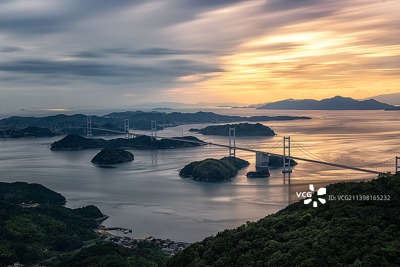 日本来岛海峡大桥落日图片素材