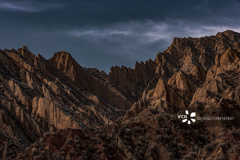 新疆昌吉101省道的硫磺沟丹霞地貌图片素材