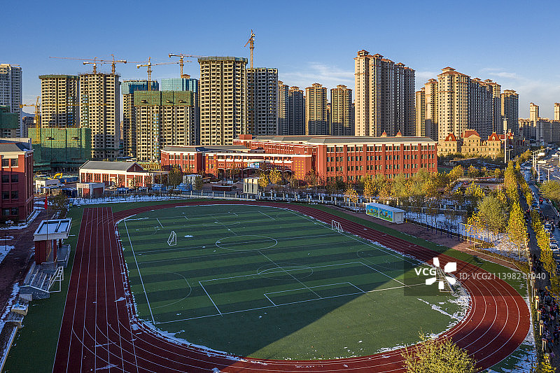 学校操场跑道图片素材