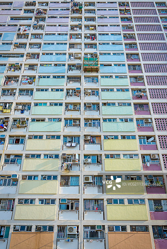 香港九龙黄大仙区彩虹邨公共屋邨彩色建筑图片素材