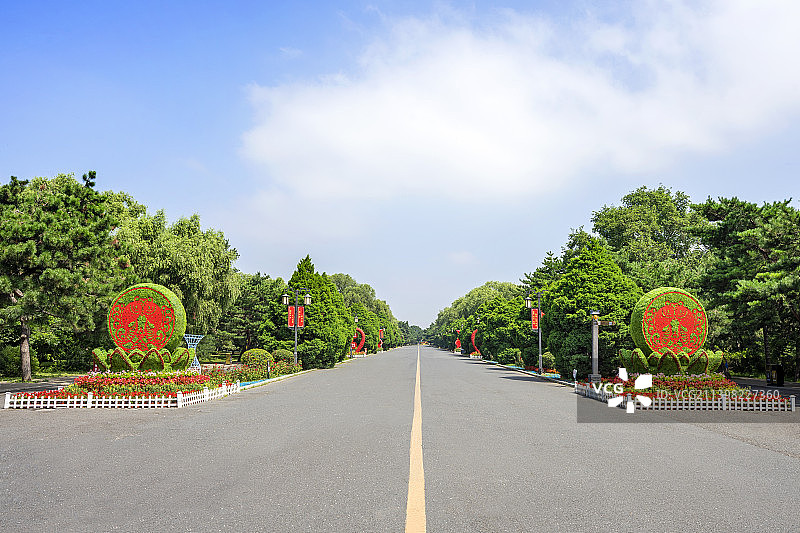 沈阳北陵公园向前延伸的道路图片素材