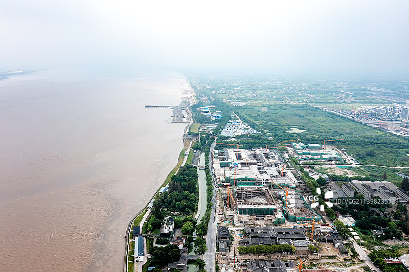 航拍嘉兴海宁盐官观潮景区鸟瞰图图片素材