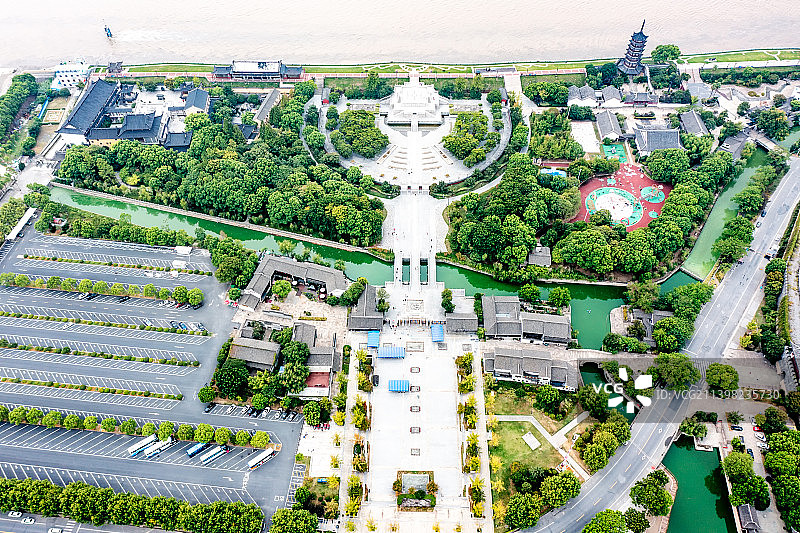 航拍嘉兴海宁盐官观潮景区鸟瞰图图片素材