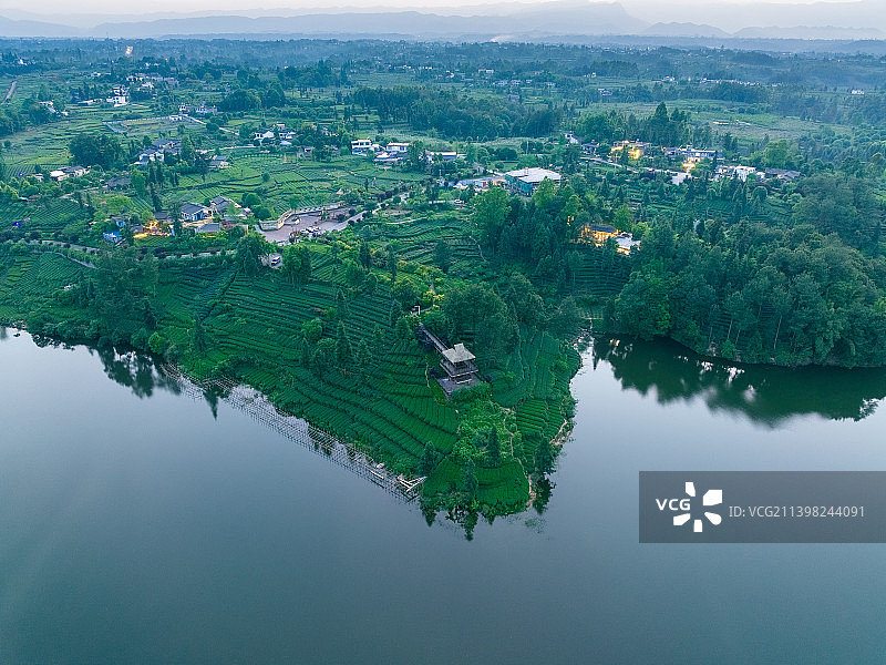 高视角无人机航拍 蒙顶山 名山 月亮湖 竹叶青 核心产区图片素材