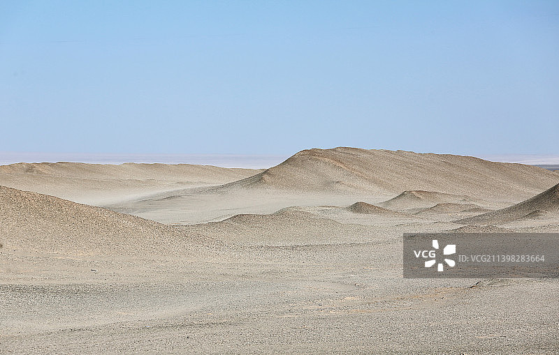 青海冷湖孤独荒芜的俄博梁雅丹地貌图片素材
