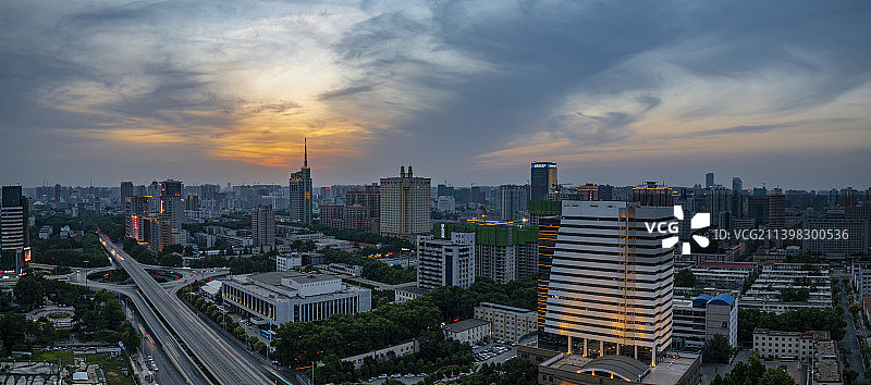 黄昏时的郑州紫荆山立交桥图片素材