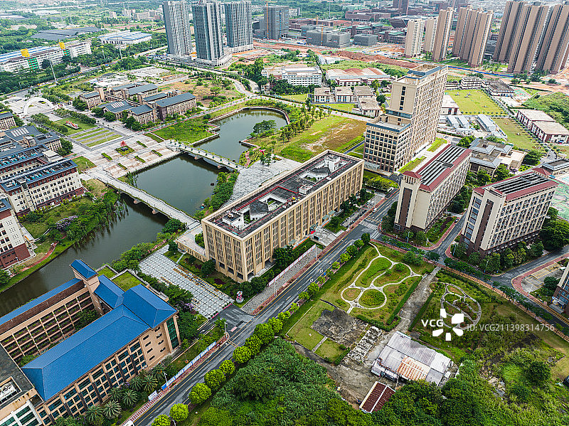 航拍广州暨南大学番禺校区，211高校，高等院校，毕业季，建筑风光图片素材