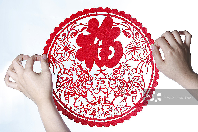 女性手贴福字图片素材