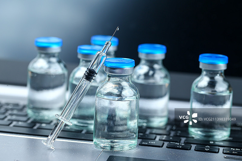 疫苗玻璃注射器和疫苗玻璃瓶图片素材