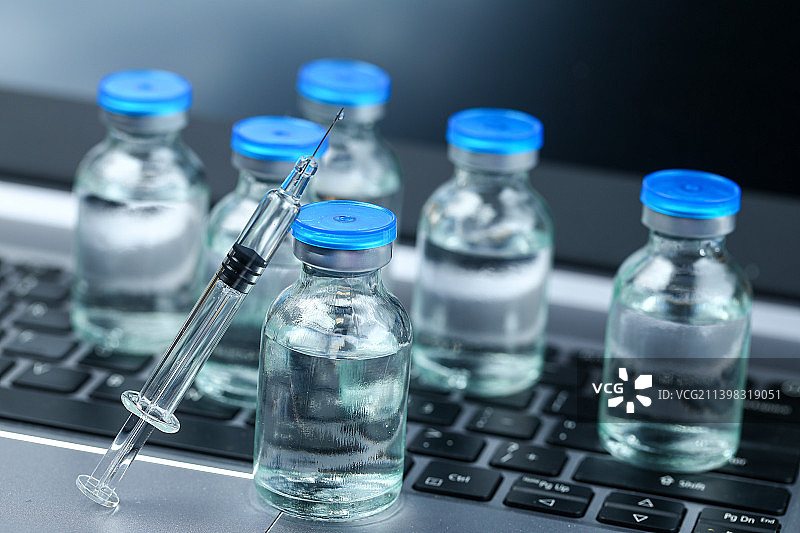 疫苗玻璃注射器和疫苗玻璃瓶图片素材