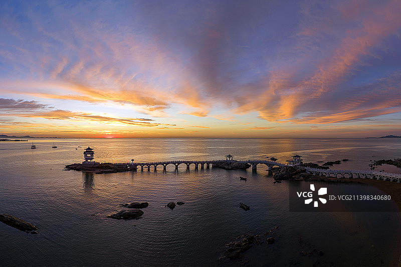 朝霞，大海与桥图片素材