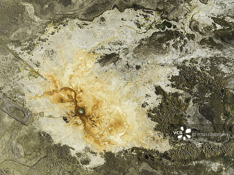 青海省茫崖市恶魔之眼艾肯泉图片素材