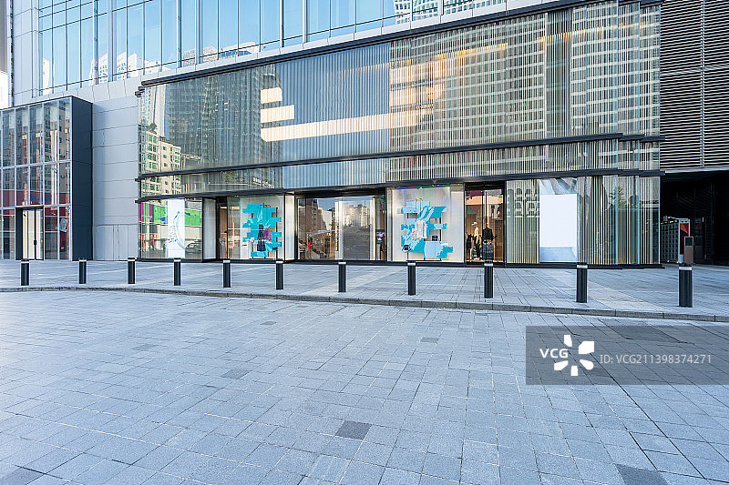 城市购物中心与砖地图片素材