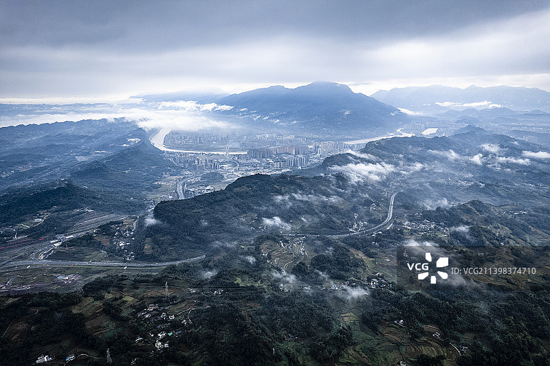 蒙顶山远眺青衣江-初秋烟雨-雅安城韵图片素材