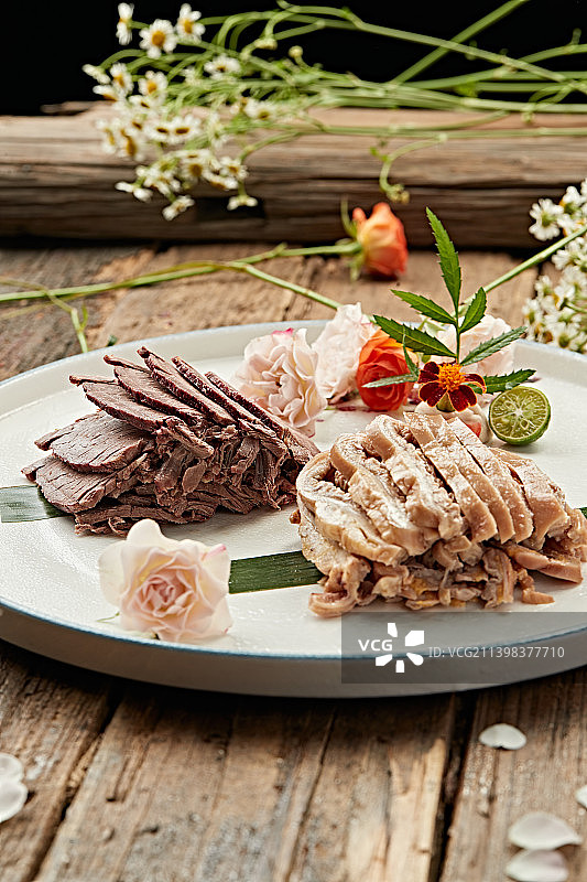 酱驴肉切片拼驴板肠图片素材