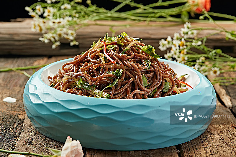 凉拌葱油荞麦饸饹图片素材