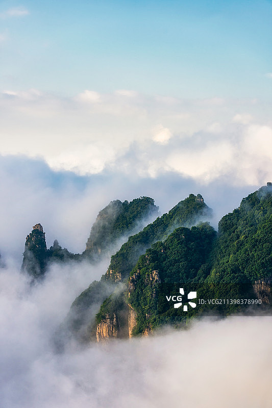 太行山脉河南省新乡段辉县沙窑乡小井村轿顶山景区夏季云海户外风光图片素材