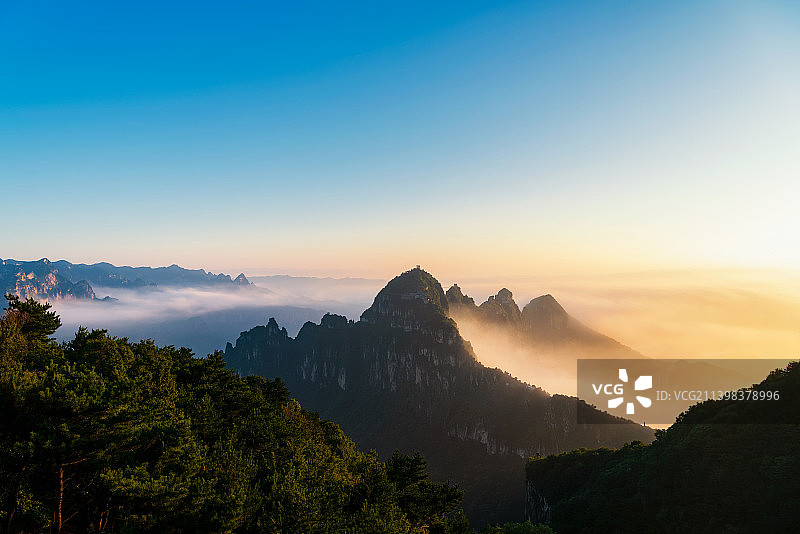 太行山脉河南省新乡段辉县沙窑乡小井村轿顶山景区夏季云海户外风光图片素材