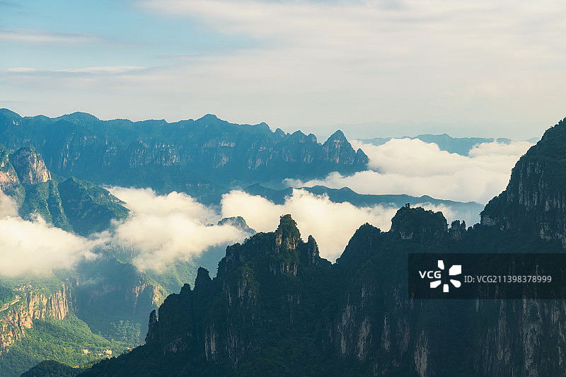 太行山脉河南省新乡段辉县沙窑乡小井村轿顶山景区夏季云海户外风光图片素材