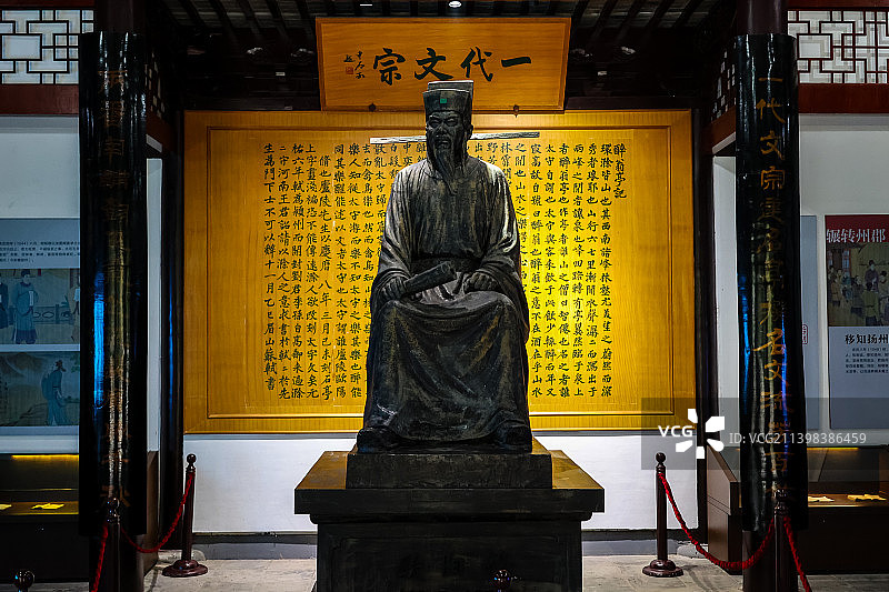 滁州琅琊山欧阳修纪念雕像图片素材