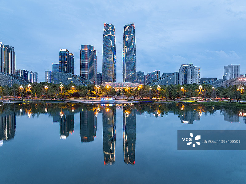 高视角无人机视角航拍视角 金融城 天府国际金融中心双子塔灯光秀交子公园 银泰中心银泰in 天府大道图片素材