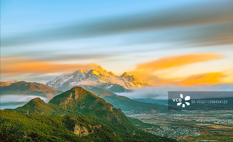 文笔峰观玉龙雪山图片素材