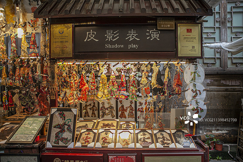 2021年10月，四川省成都市锦里，皮影，皮影戏，皮影表演，非物质文化遗产，非遗，传统手艺，传统文化图片素材