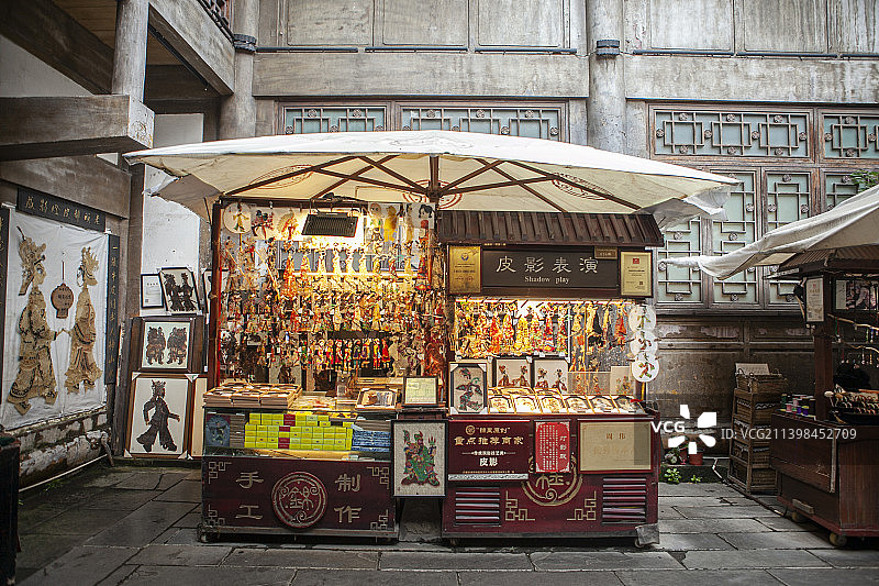 2021年10月，四川省成都市锦里，皮影，皮影戏，皮影表演，非物质文化遗产，非遗，传统手艺，传统文化图片素材
