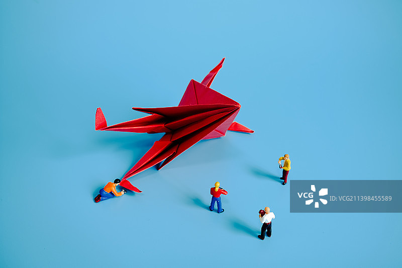 检查飞船  小人国的世界  背景 文艺图片素材