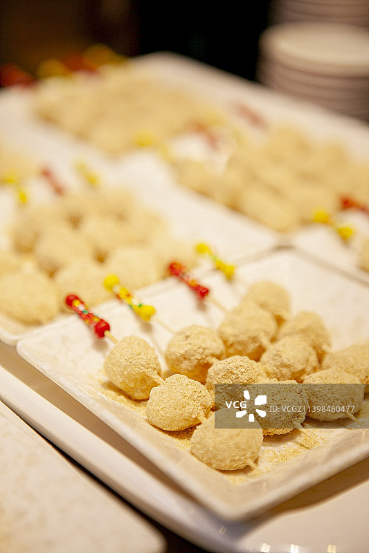 2021年12月，四川省成都市宽窄巷子，三大炮，糯米团子，糯米糍粑，黄豆面糍粑，小吃，传统小吃，著名图片素材