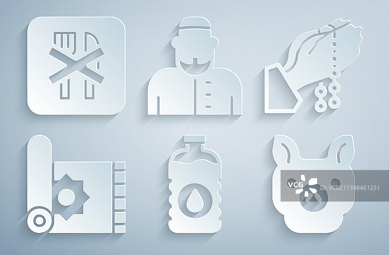 双手祈祷姿势捧着水瓶图片素材