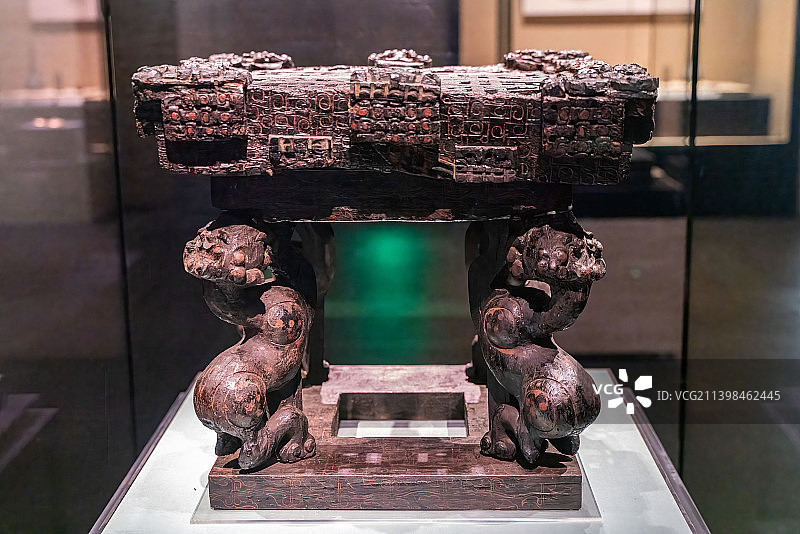 透雕漆禁-曾侯乙墓出土春秋战国时期文物古董古代陪葬品图片素材