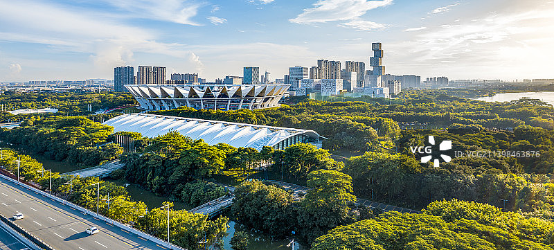 黄昏下的佛山世纪莲图片素材