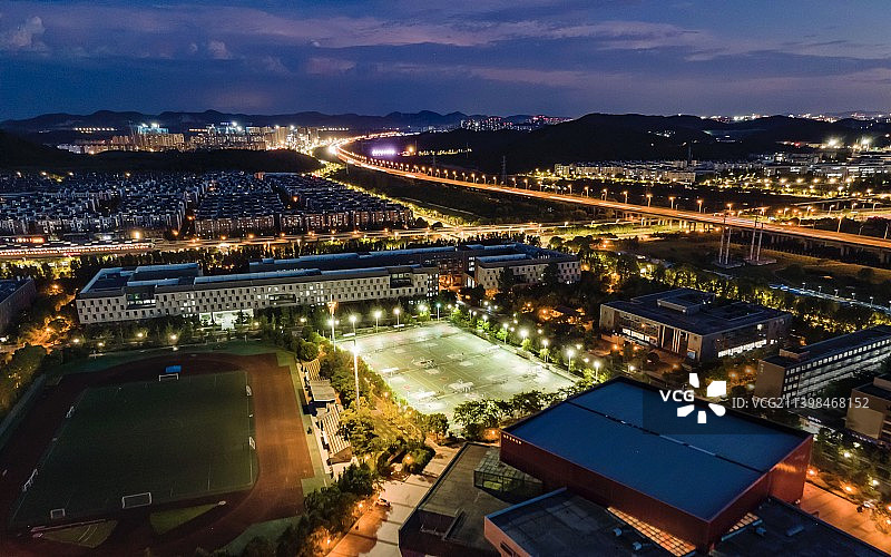 南京大学仙林校区夜景图片素材