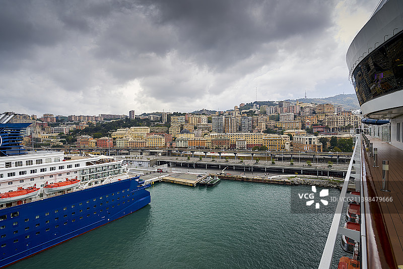 地中海，意大利著名港口热那亚，热那亚城市景观图片素材