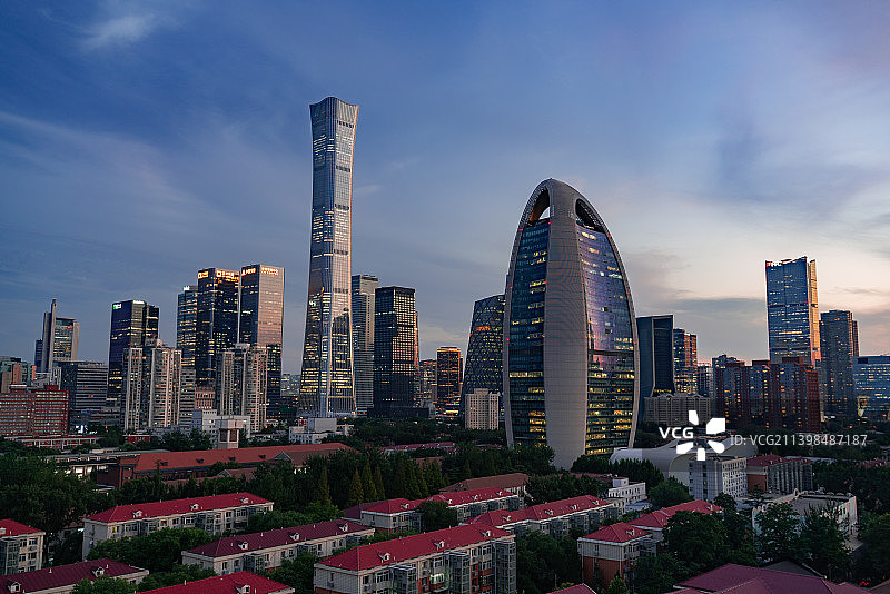 北京 | 人民日报社总部大厦 日转夜图片素材