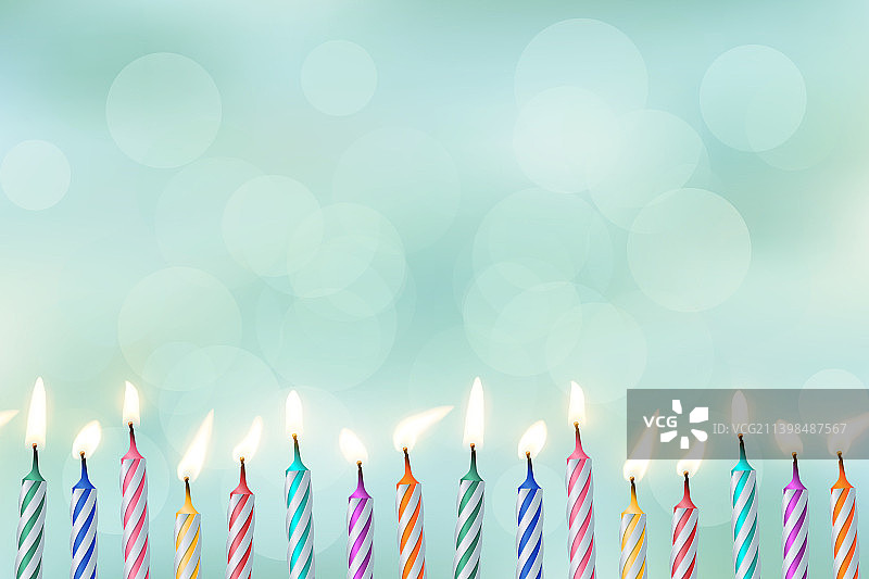 逼真的生日蜡烛图片素材