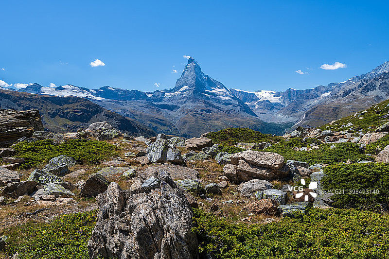 遥远的马特洪峰图片素材