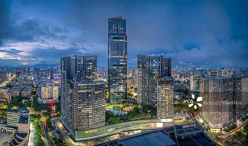 台风过后的城市夜景图片素材