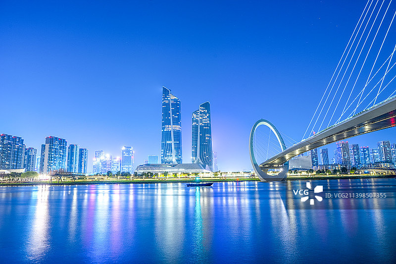 中国南京青奥中心双子塔城市夜景图片素材