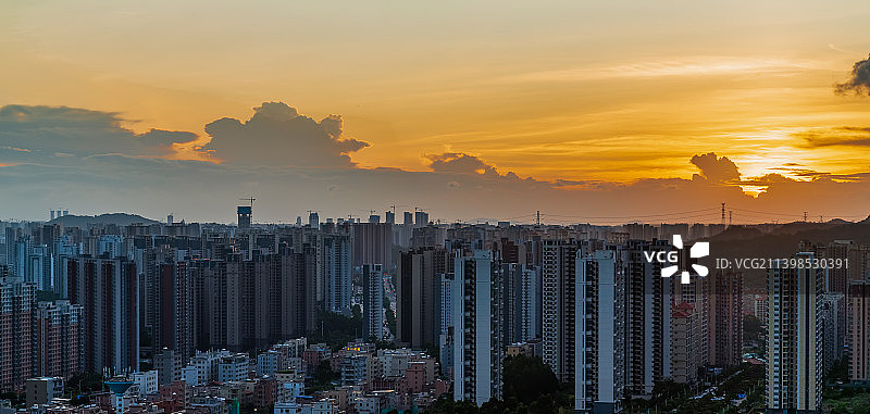 惠州大亚湾城市日落风光图，房地产，末落的图片素材