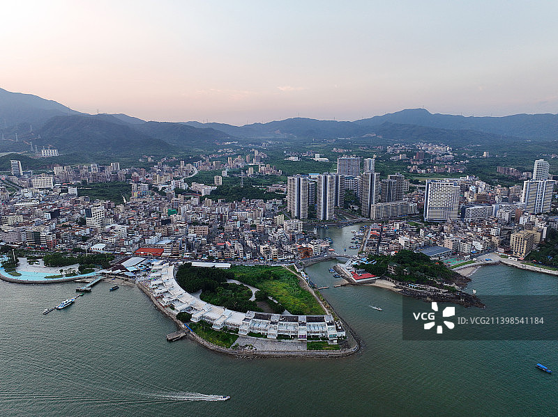 广东省惠州市大亚湾区霞涌街道东能银滩海韵广场和宝塔洲航拍图片素材