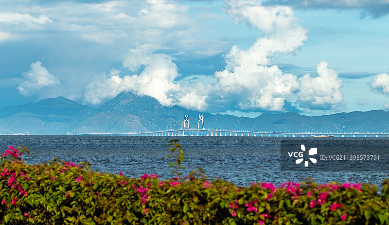 晴朗天气下的港珠澳大桥图片素材