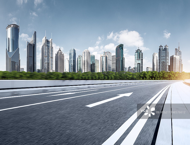 城市建筑天空背景汽车广告背景图图片素材