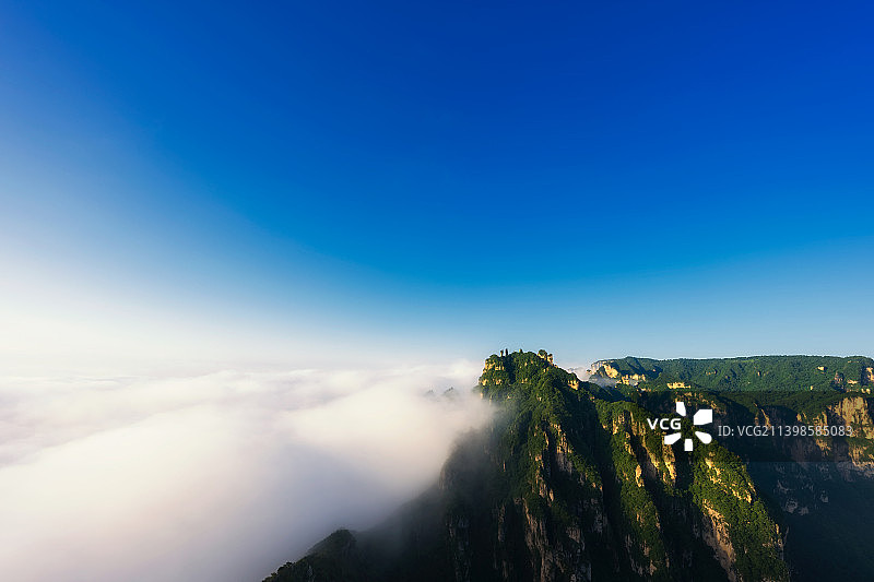 太行山脉河南省新乡段辉县沙窑乡小井村轿顶山景区夏季云海户外风光图片素材