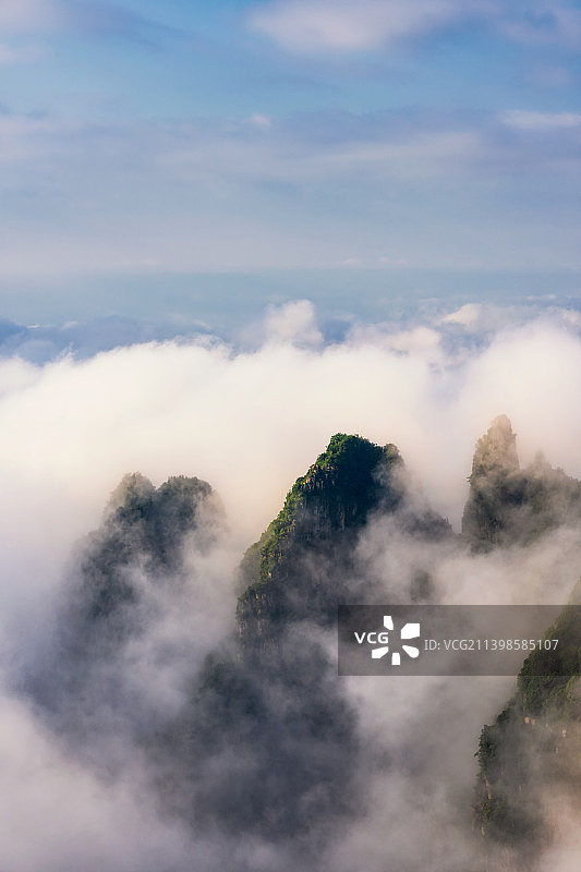 太行山脉河南省新乡段辉县沙窑乡小井村轿顶山景区夏季云海户外风光图片素材