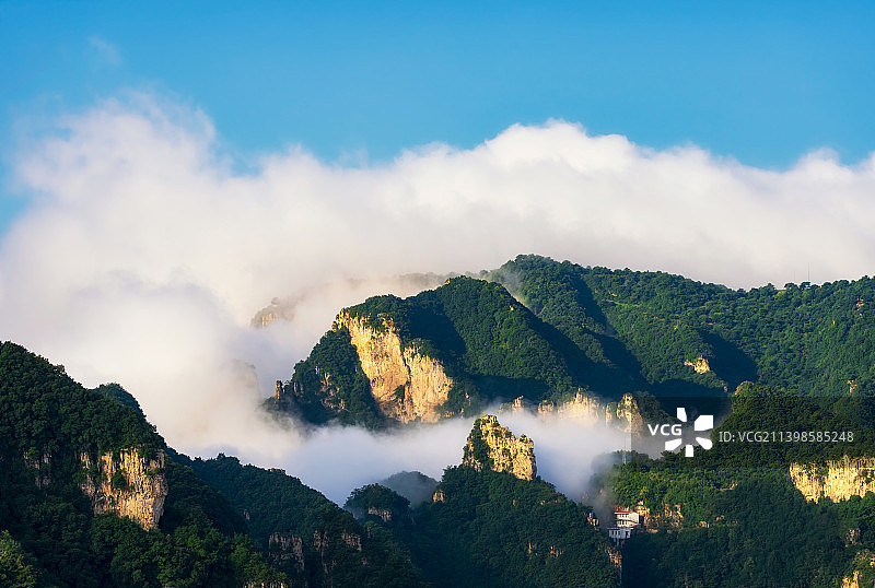 太行山脉河南省新乡段辉县沙窑乡小井村轿顶山景区夏季云海户外风光图片素材