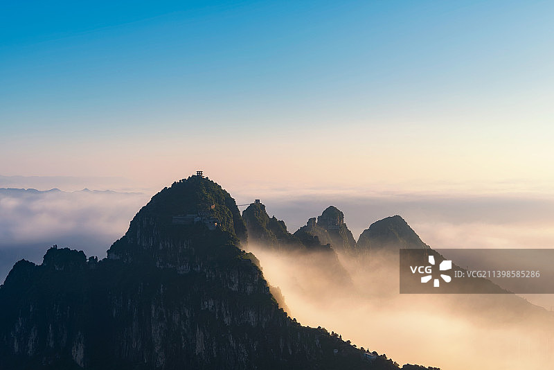 太行山脉河南省新乡段辉县沙窑乡小井村轿顶山景区夏季云海户外风光图片素材