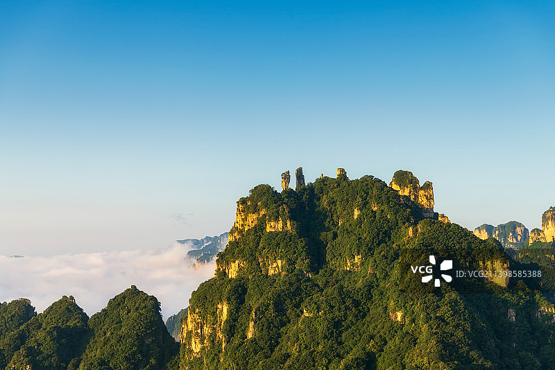 太行山脉河南省新乡段辉县沙窑乡小井村轿顶山景区夏季云海户外风光图片素材