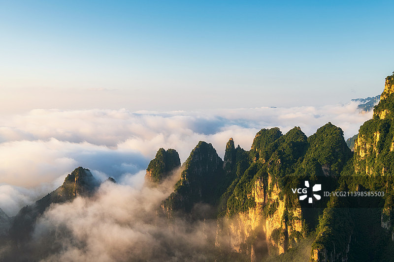 太行山脉河南省新乡段辉县沙窑乡小井村轿顶山景区夏季云海户外风光图片素材